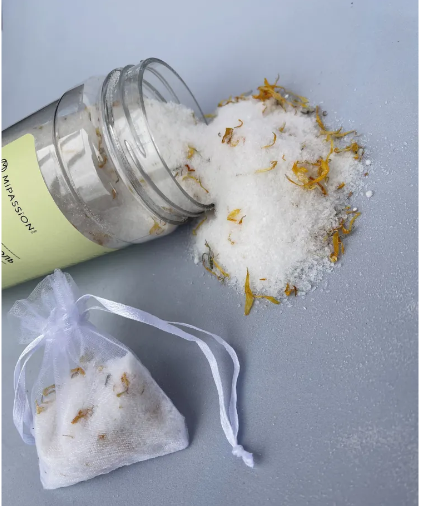 Парфюмированная английская соль для ванны с календулой MI PASSION, 450 мл
